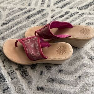 SZ 9 Ugg wedge thong sandals
